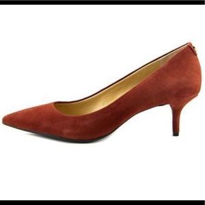 Micheal Kors kitten heel pump